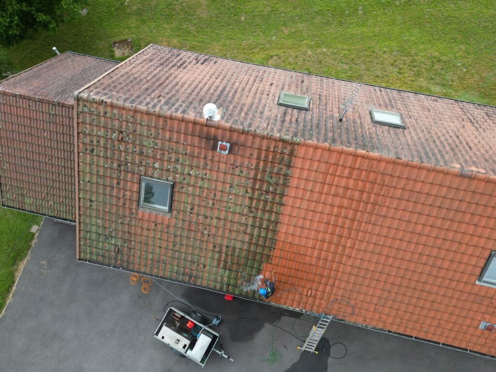 Démoussage de toiture - Tuile terre cuite - Saint-Nabord (88)